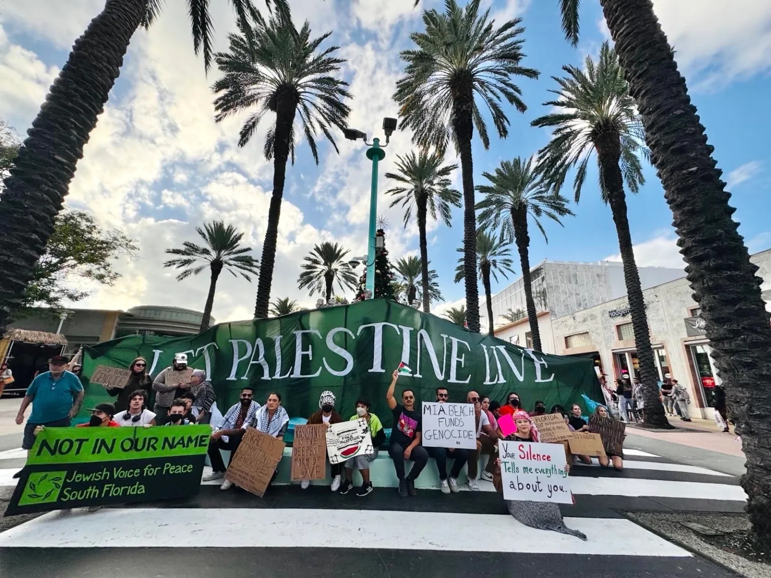 Demonstrasjon demonstranter Art Basel Miami Gaza Israel Obligasjoner