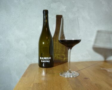 Månedens vin er en «Nativas Tinto» fra Ramilo (2022). (Foto: Johan Rogge Loennecken.)