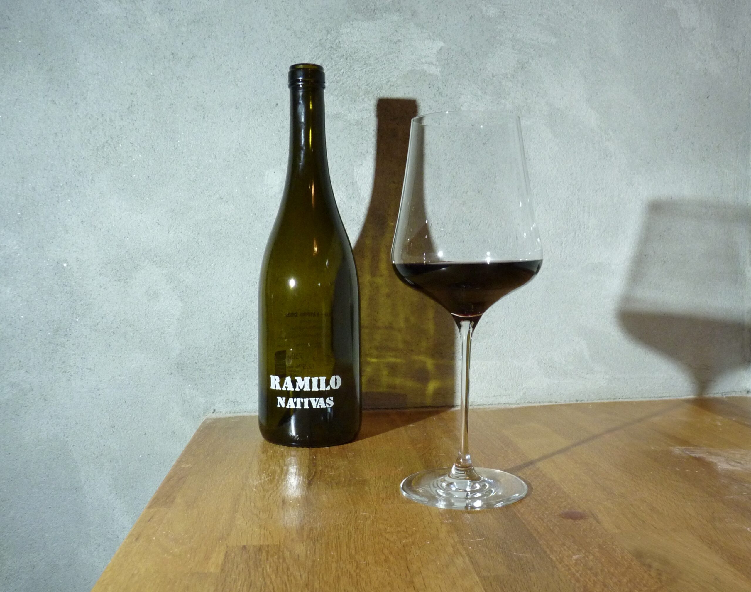 Månedens vin er en «Nativas Tinto» fra Ramilo (2022). (Foto: Johan Rogge Loennecken.)