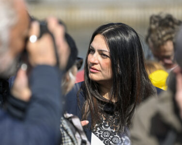 Hvor er bevisene for at en slik splittelse mellom figurative og moderne kunstnere er så omfattende og dyptgripende som Astri Tonoian hevder (bildet), lurer Cecilie Nissen på. (Foto: Annika Byrde/NTB.)