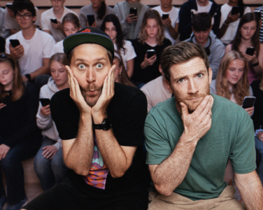 Sven Bisgaard Sundet og Mike Stilson levde uten sosiale medier i ett år. Nå anklages NRK for idetyveri. (Foto: NRK.)