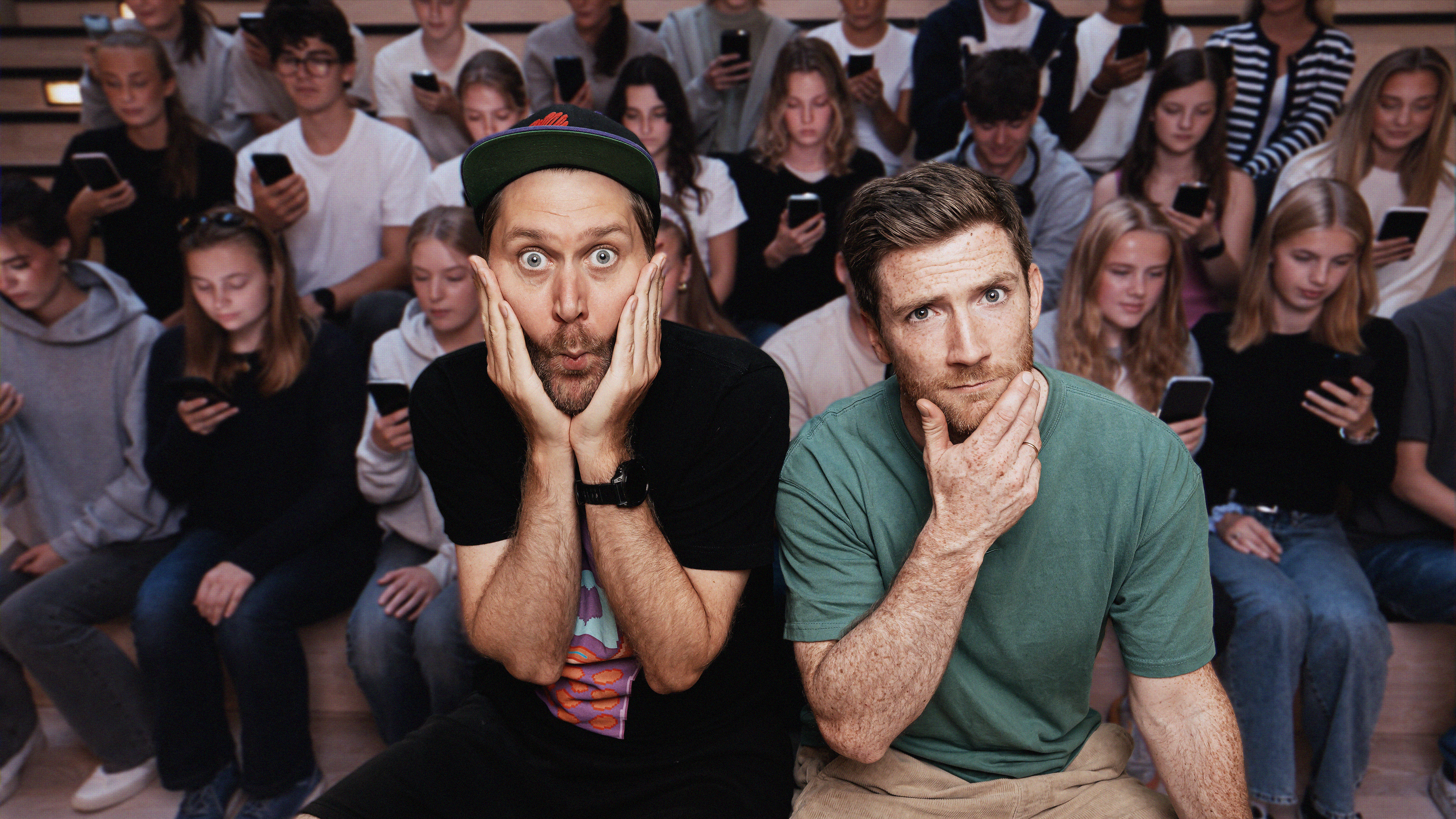 Sven Bisgaard Sundet og Mike Stilson levde uten sosiale medier i ett år. Nå anklages NRK for idetyveri. (Foto: NRK.)