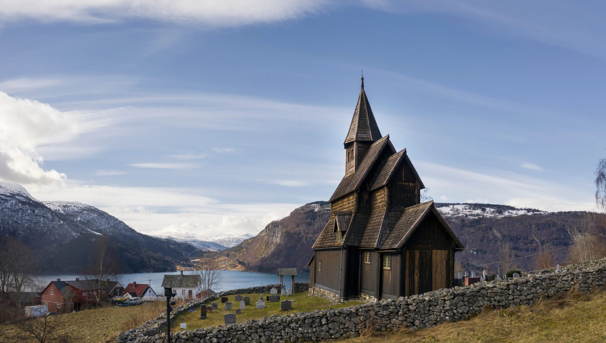 Urnes stavkirke stavkirker bygd av slaver treller forskning.no fortidsminneforeningen