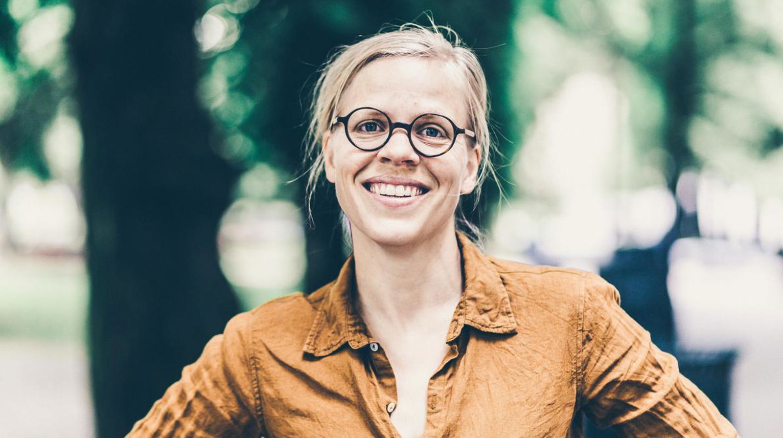 Åste Dokka er prest med doktorgrad og jobber som kommentator i kristenavisen Vårt land. Det burde gi et godt utgangspunkt for å gi det store nordmenn uten en sterk gudstro syndsforlatelse, skriver Subjekts anmelder. (Foto: Den norske kirke.)