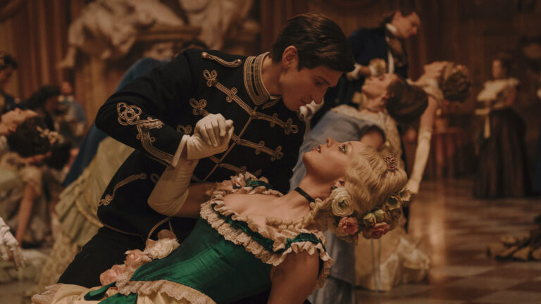 Lea Myren i «Den stygge stesøsteren» (Foto: Ymer Media.)