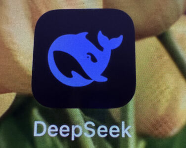 Folketingets ansatte og folkevalgte får forbud mot å benytte det kinesiske KI-verktøyet Deepseek. (Foto: Jon Elswick/AP/NTB.)