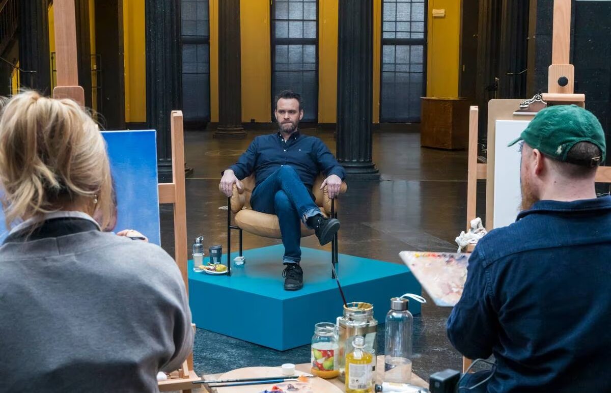 Et eksempel på mangfoldet som finnes bare i mediet maleri, er «Portrettmesterskapet» på NRK. Samfunnet må gi rom for dette mangfoldet, skriver kunstsosiolog Kristin Josefine Solstad. (Foto: NRK.)
